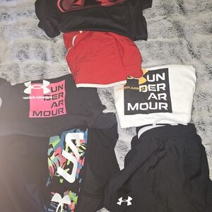 Under Armour Women Black, Red, and White Short Sleeve Tees